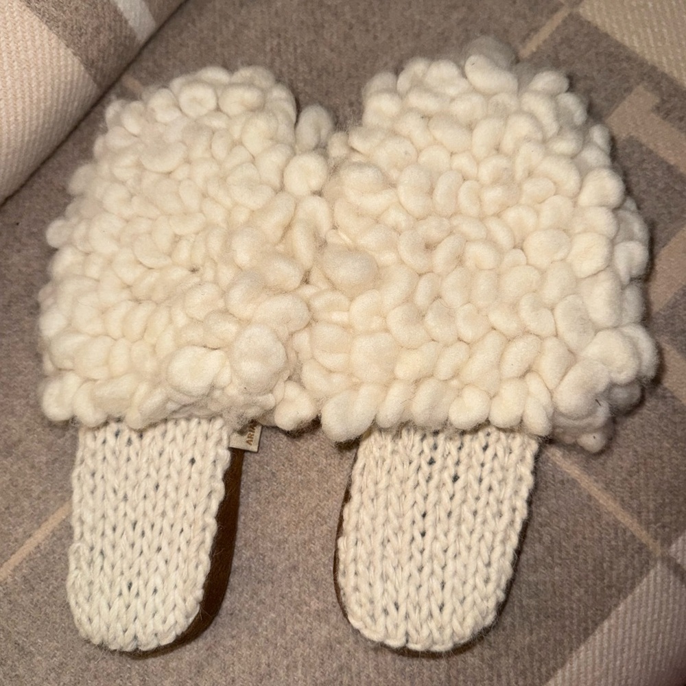 Ariana Bohling - Alpaca & Wool Handmade Slippers - Size S (6-7)